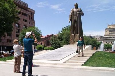 Jerusalem Post рассказывает историю памятников Гарегину Нжде в Ереване и Альберту Агарунову в Баку