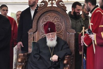 Илия II молится о мире в Карабахе 