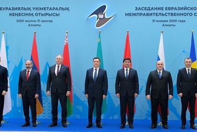 Главы правительств стран ЕАЭС проводят встречу в узком составе в Алматы