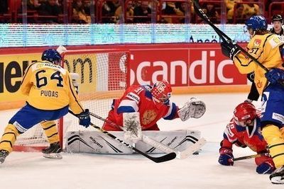 Сборная России по хоккею проиграла шведам во втором туре Шведских игр