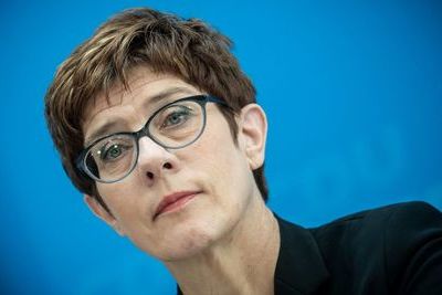 Преемница Меркель не намерена выдвигаться на пост канцлера