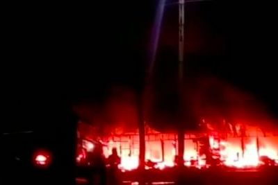 Кубанские огнеборцы тушили крупный пожар в торговом центре Лабинска