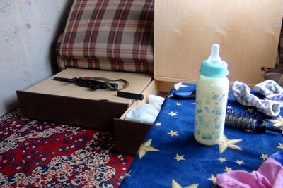 Пистолет-пулемет хранил у кроватки младенца отец в Астраханской области (ВИДЕО)
