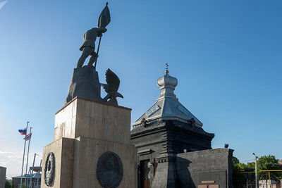 Российские военные привели в порядок военные памятники в Ереване и Гюмри