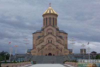 Священники проехали колонной по Тбилиси