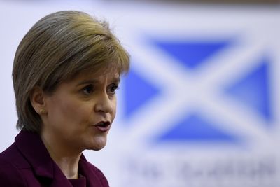 Шотландия намерена смягчать карантин с конца мая