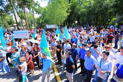 В Казахстане теперь можно митинговать без разрешения властей