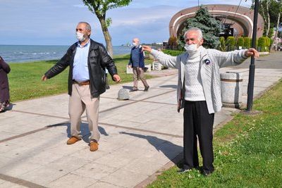 Турция: к морю идут одни старики