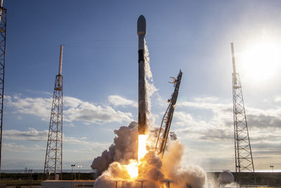 Falcon 9 вывела на орбиту интернет-спутники Starlink