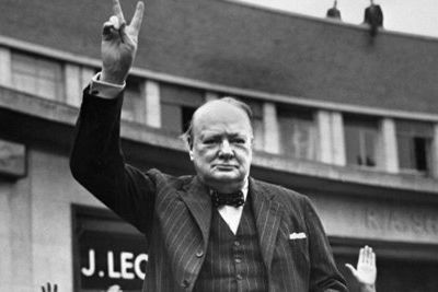 Памятник Черчиллю спрятали от протестующих в Лондоне