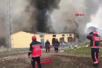 Фабрика фейерверков взрывается в Турции