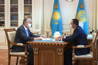 Токаев и Ашимбаев обсудили результаты работы Сената Казахстана за прошедшую сессию