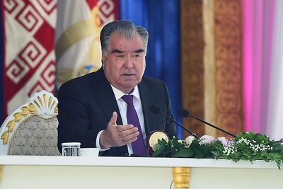 Правящая партия единодушно выдвинула Эмомали Рахмона на пост президента Таджикистана
