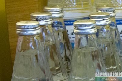 Диетолог назвала вред воды из бутылки