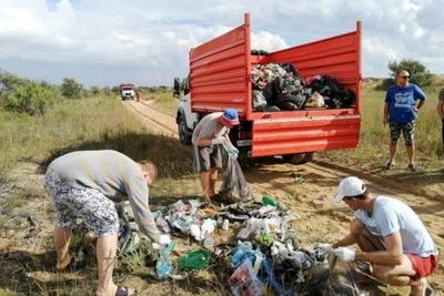 Пляжи Анапы очистили от 25 кубометров мусора