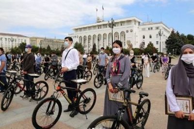 Молодые дагестанские медики-волонтеры получили в подарок велосипеды