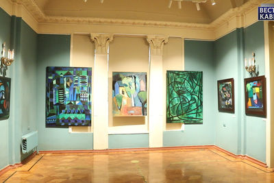 Выставка «От фигуратива к абстракции» Рубена Апресяна в Музее Востока