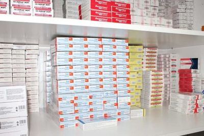 На складах в Атырау закончились лекарства и защитные средства