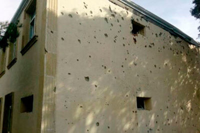 Школа в Агдамском районе Азербайджана серьезно повреждена при обстреле ВС Армении