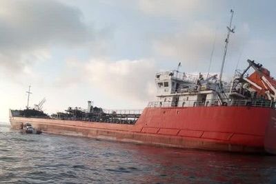 Пострадавший от взрыва танкер &quot;Генерал Ази Асланов&quot; отбуксировали в Крым