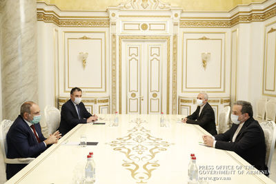 Пашинян обсудил с Аракчи ситуацию в Нагорном Карабахе 