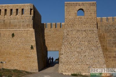 В ремонте обрушившейся стены крепости Нарын-Кала применят ракушечник
