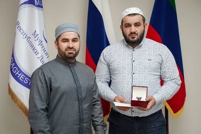 Муфтият Дагестана наградил спасителя девушки