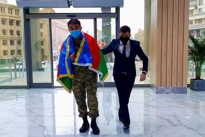 Участников Карабахской войны торжественно встретили в Минтруда Азербайджана (ФОТО)