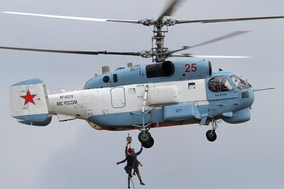 Военные летчики Кубани получили поисково-спасательный вертолет Ка-27ПС