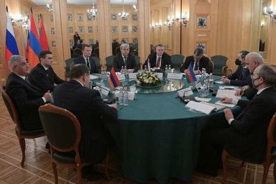 Пашинян утвердил состав делегации на заседание трехсторонней рабочей группы