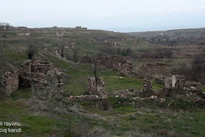 Вот как выглядит разрушенное оккупантами азербайджанское село Сараджыг (ВИДЕО)