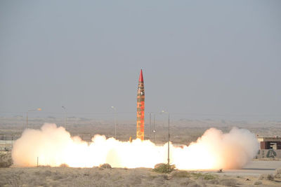 Пакистанские военные опробовали новую баллистическую ракету-носитель