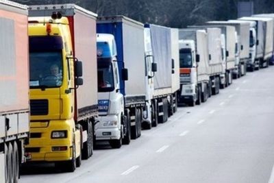 В очереди на границе с Беларусью скопились сотни грузовиков