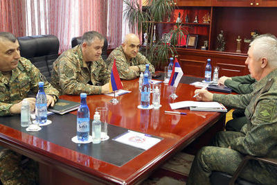 Как российских вице-премьера и генерала встретили в Ереване
