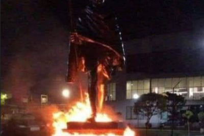 Мэрия Еревана осудила сожжение памятника Ганди