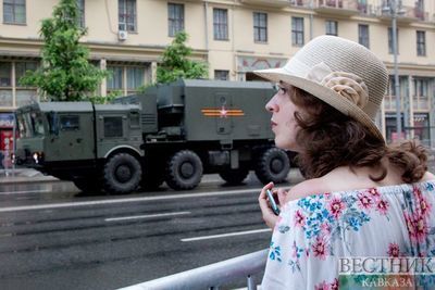 Грузовик тушили на параде в Кемерово