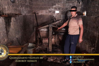 Житель Кашкадарьинской области подпольно изготавливал масло в ужасных условиях (ФОТО)