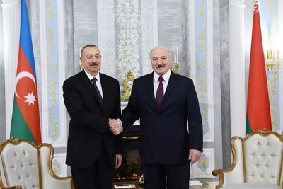 Ильхам Алиев провел телефонный разговор с Лукашенко