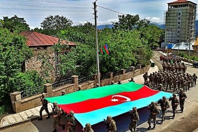 Военнослужащие ВС Азербайджана отметили День республики в Шуше