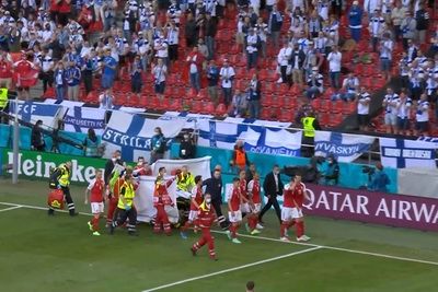 Евро-2020: матч Дании и Финляндии прерван, игрока хозяев увезли со стадиона на скорой