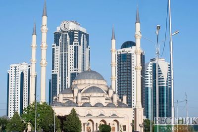 Мечети Чечни закрыли пятничный намаз для непривитых от коронавируса