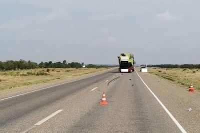 Водитель легковушки погиб под колесами грузовика на Ставрополье  2021-07-22