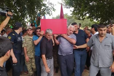 В Азербайджане простились с прапорщиком, убитым армянским снайпером в Кельбаджаре (ФОТО)
