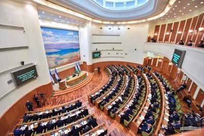 Узбекские депутаты потребовали увеличить штат помощников