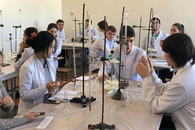В канун учебного года старшеклассники Владикавказа вспомнят химию и биологию