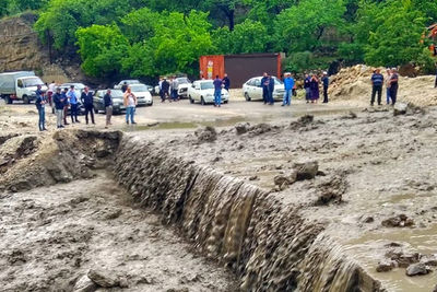 Сель в Дагестане унес в реку машину с людьми