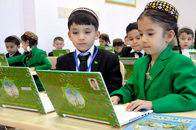 Власти Туркменистана на месяц отложили старт учебного года – СМИ