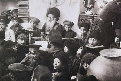 Как правительство АДР поддерживало еврейские школы