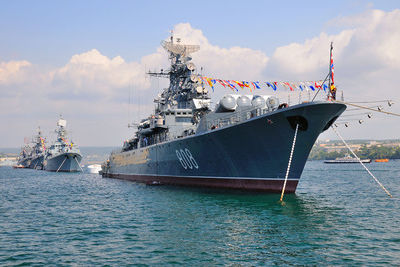 В Баку встретили военные корабли РФ 