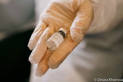 Чиновник нашел оригинальный довод в пользу вакцинации мужчин в Казахстане